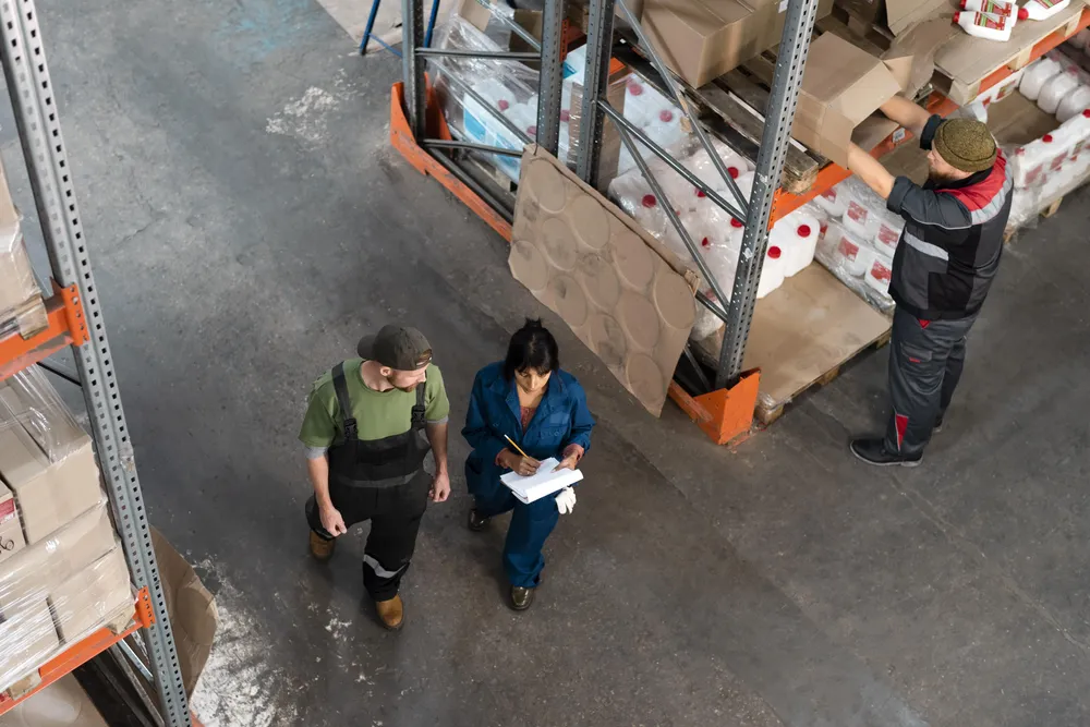 people-working-together-warehouse
