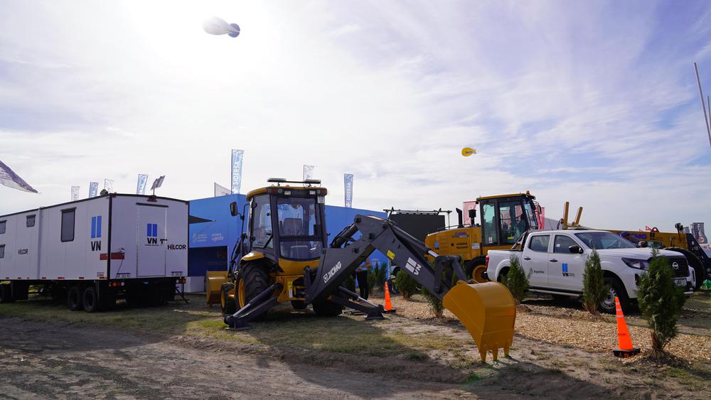 El público puede acercarse al stand de Vialidad Nacional donde están exh...