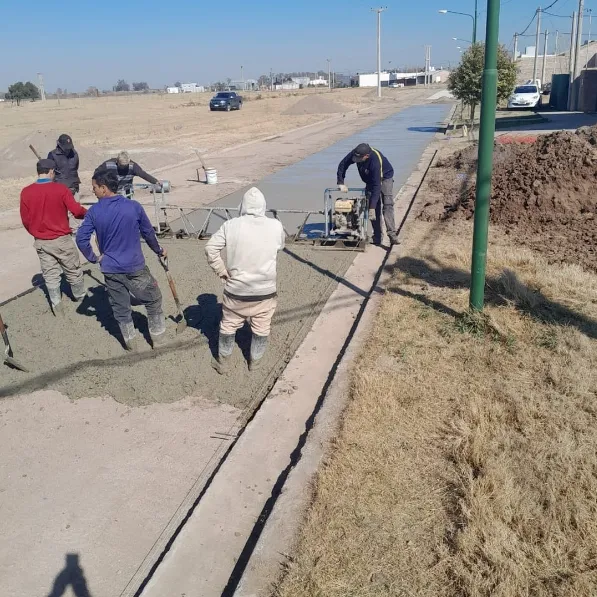 Comuna de Bella Italia _ El día de hoy, se realizaron las obras de pavimentación correspondientes a calle Jujuy, esto pudo ser posible gracias al aporte de los… _ Instagram - Google Chrome 14_8_2024 19_43_35
