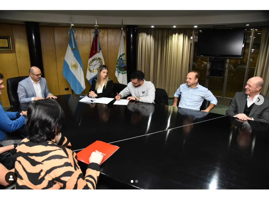 Gobierno de Santa Fe _ #CréditosNido_ primera entrega de los créditos hipotecarios 🏘️ El ministro de Obras Públicas, Lisandro Enrico; el secretario de Hábitat y … _ Instagram - Google Chrome 3_9_2024 15_16_46