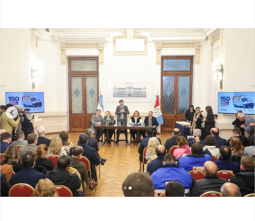 Gobierno de Santa Fe _ Fortalecimiento del sistema sanitario en toda la provincia_ licitación para la compra de 150 ambulancias y minibuses 🚑 Se llevó adelante … _ Instagram - Google Chrome 22_8_2024 13_22_52