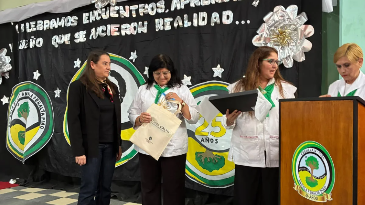 25 AÑOS ESCUELA ÁNGELA PERALTA PINO