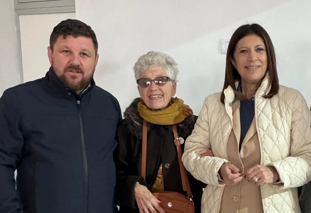 b3309871-f46f-414a-a54c-321247922b9c