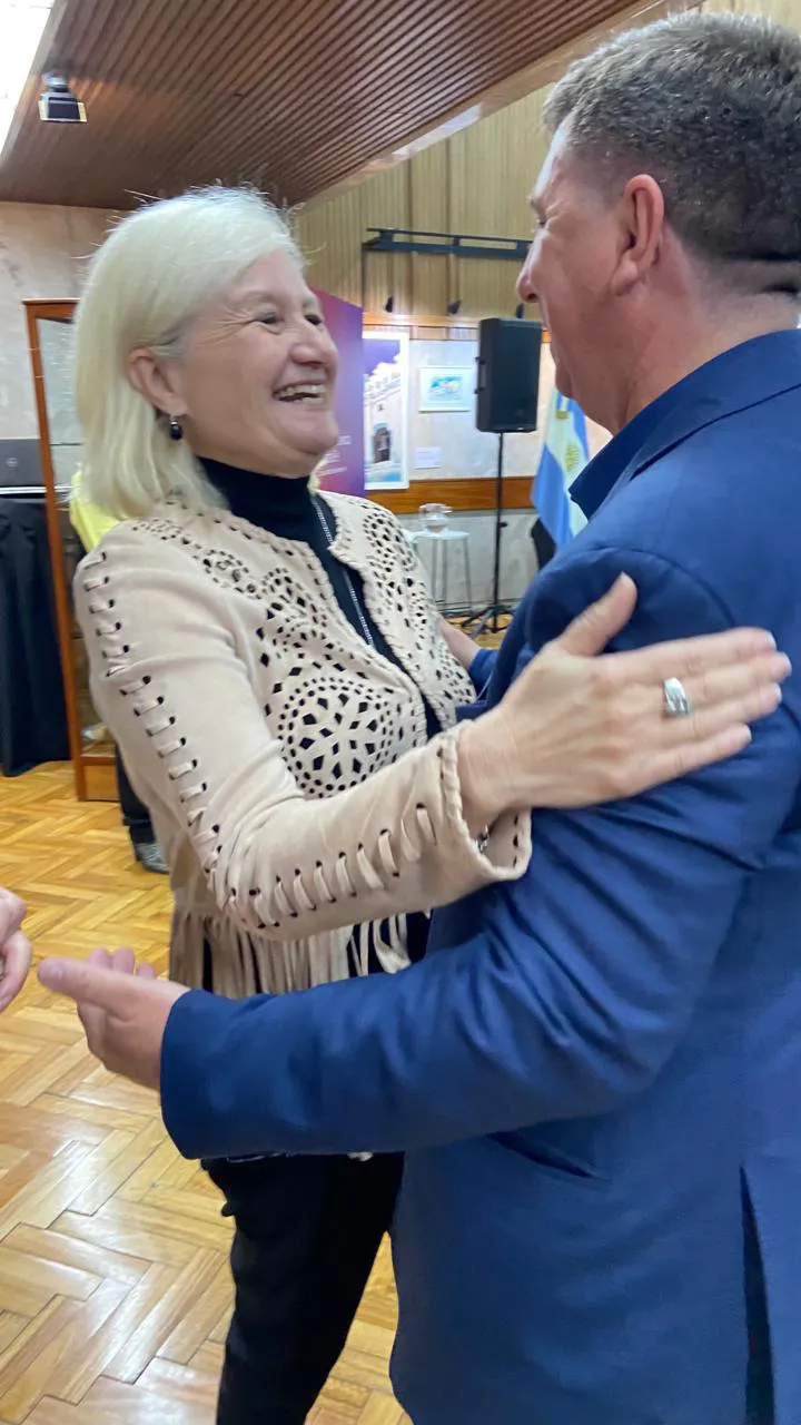 a327a933-6cee-483a-83c8-f076fc51cc09