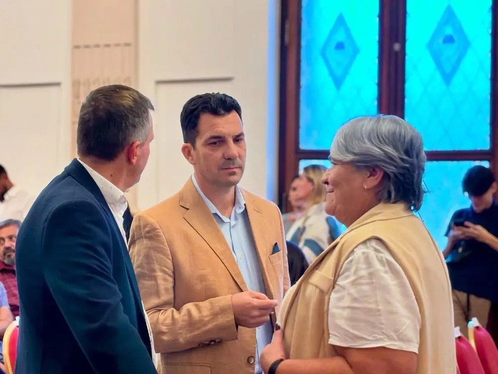 e8f7f588-dd71-4d15-8602-a9e5a89417b7