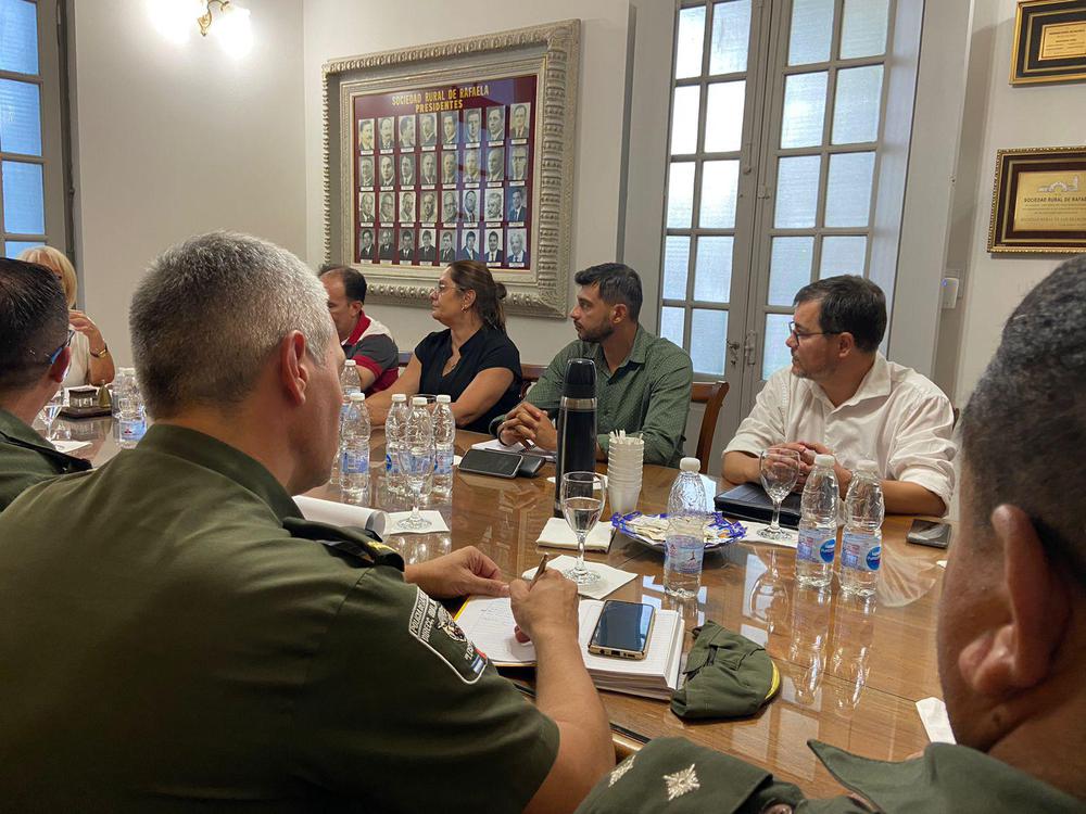 2DF4E448-178E-4CFF-B4EF-63AE33EEFB19