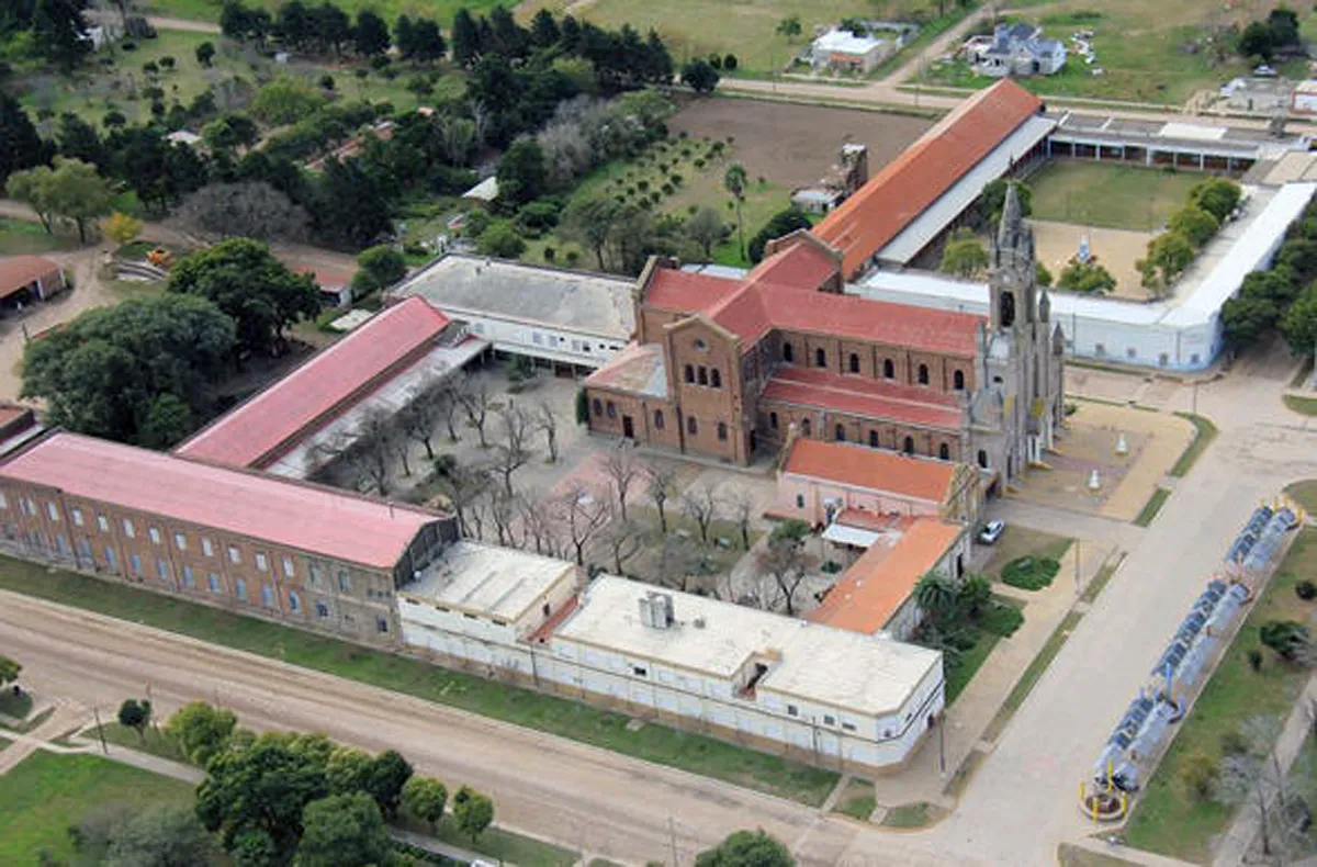 Vista aerea del complejo educativo junto a la Basilica