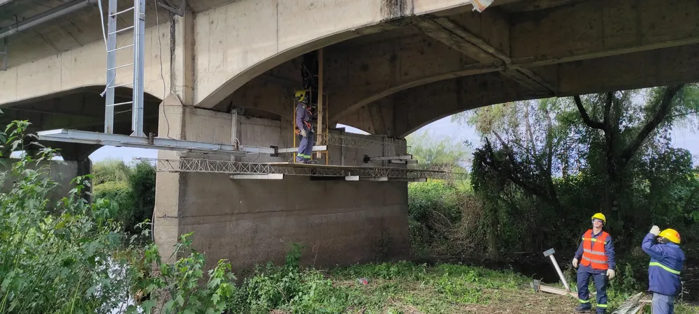 RN 11 -  AVANZA EL MONTAJE DE ANDAMIOS EN LA REPARACION DEL PUENTE CARRE... (3)