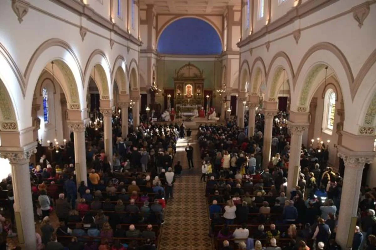 Fieles en la Basilica