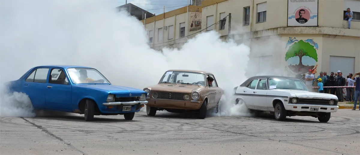 Encuentro autos y motos habilidad conductiva