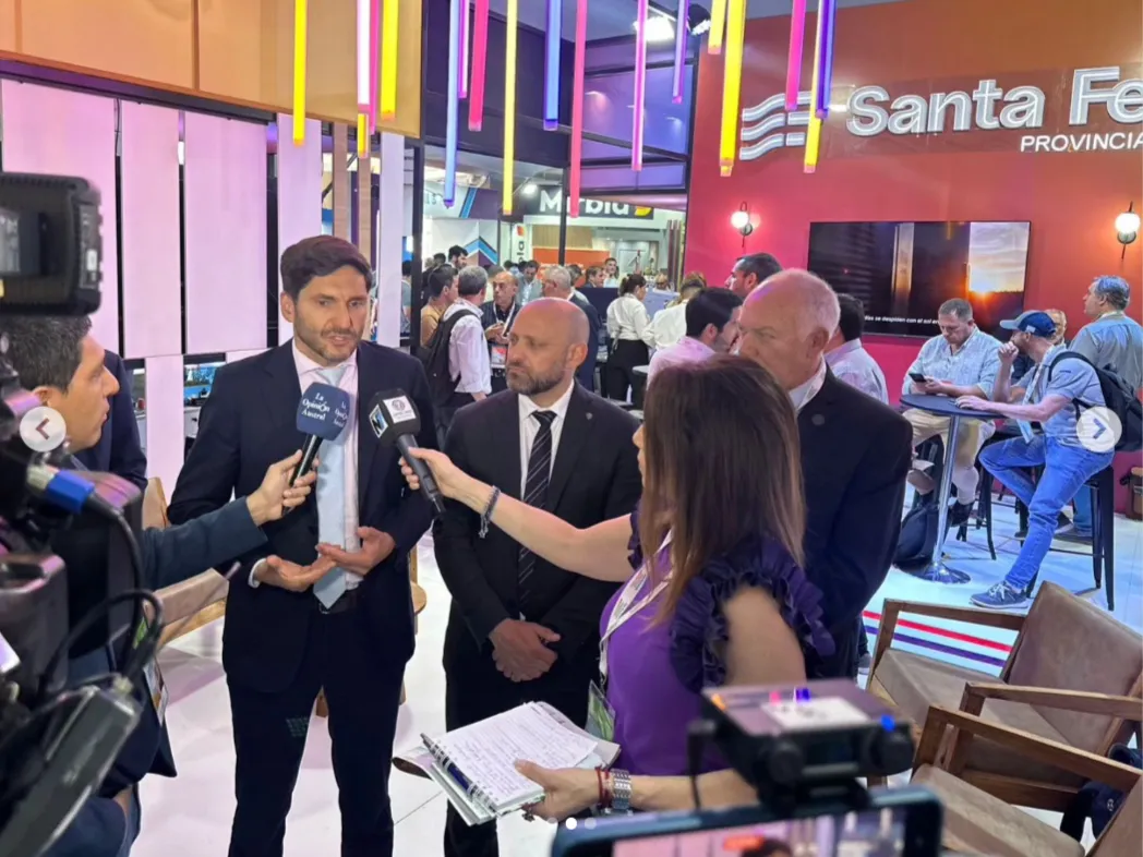 Gobierno de Santa Fe _ 🤝🏻 “Santa Fe puede ser un socio estratégico de Vaca Muerta”, @maxipullaro En Neuquén, el gobernador junto con el ministro de Desarrollo… _ Instagram - Google Chrome 26_10_2024 19_52_57