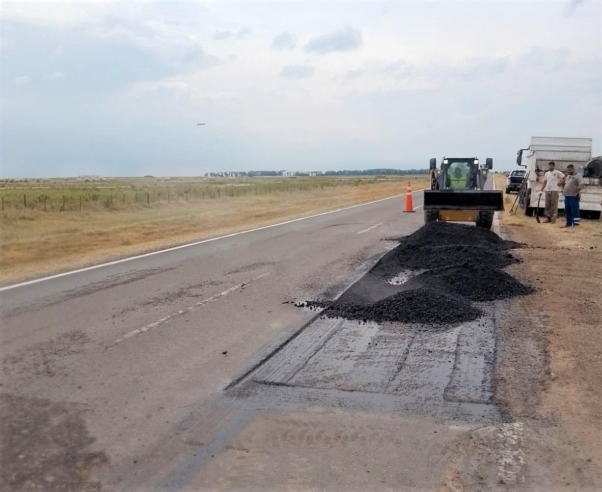 RN 33 - TRABAJOS DE BACHEO Y CONSERVACION KM 611- 15-3-23 (2)
