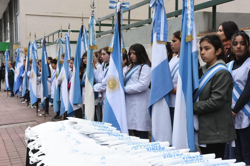 Alumnos y alumnas de cuarto grado prometieron lealtad a la Bandera Nacional