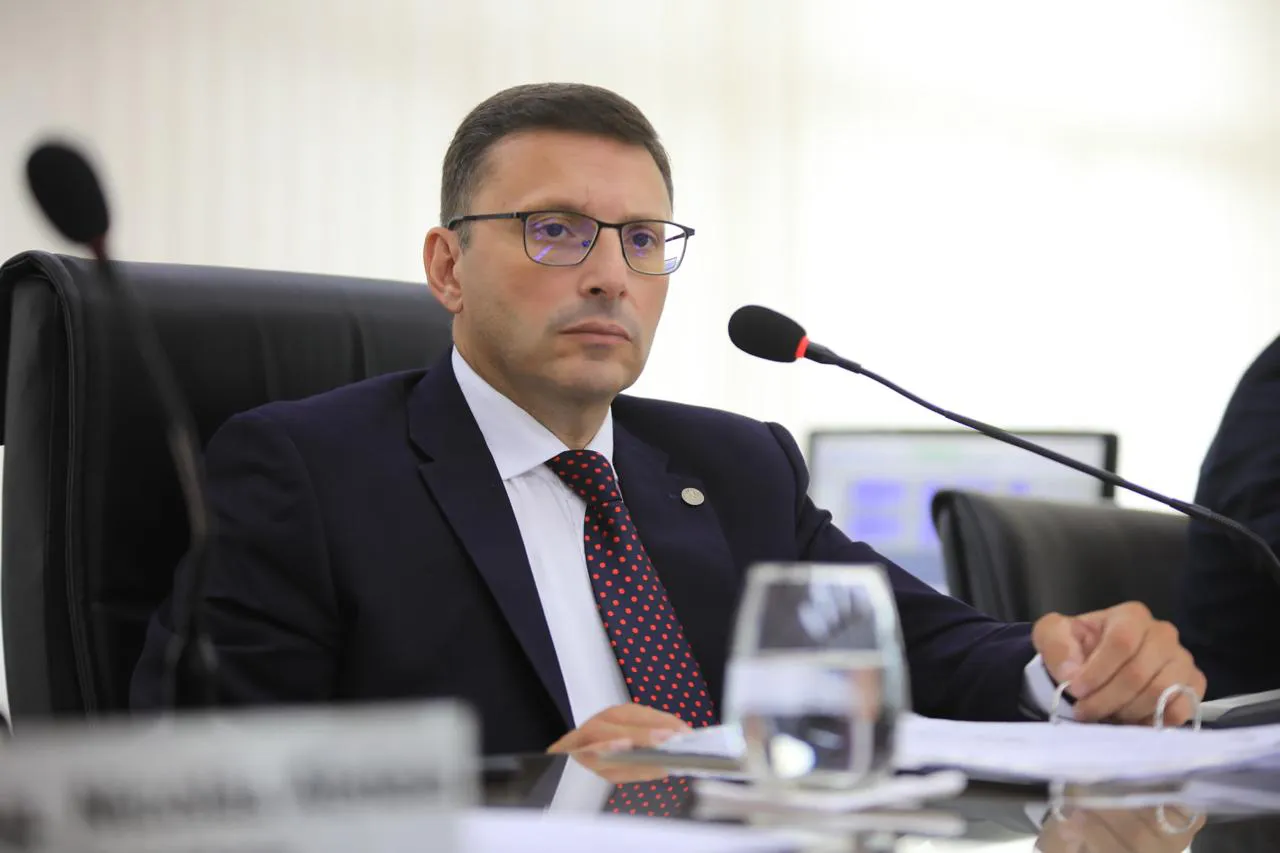 f9b9a7bc-a5e2-4d42-a630-b549e30ea05c