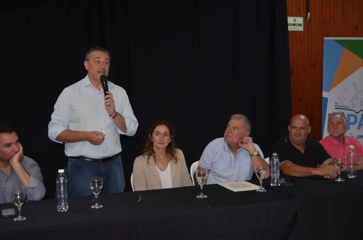 Vignaud leg Gustavo Tevez