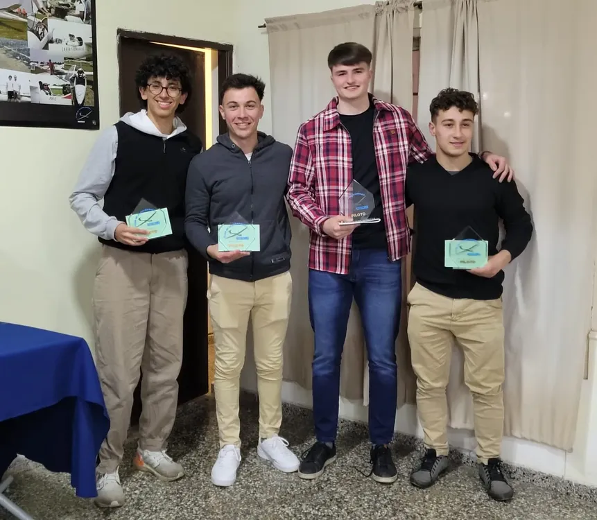 NUEVOS PILOTOS DEL CLUB DE PLANEADORES RAFAELA - 2-9-24
