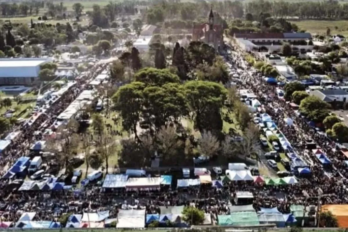 Peregrinacion Multitud que transforma en ciudad a Vignaud
