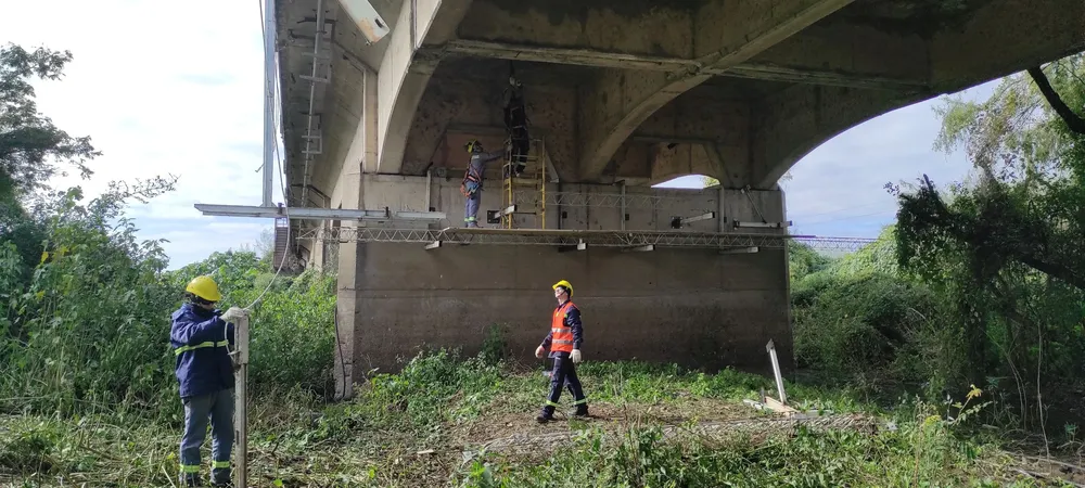 RN 11 -  AVANZA EL MONTAJE DE ANDAMIOS EN LA REPARACION DEL PUENTE CARRE...