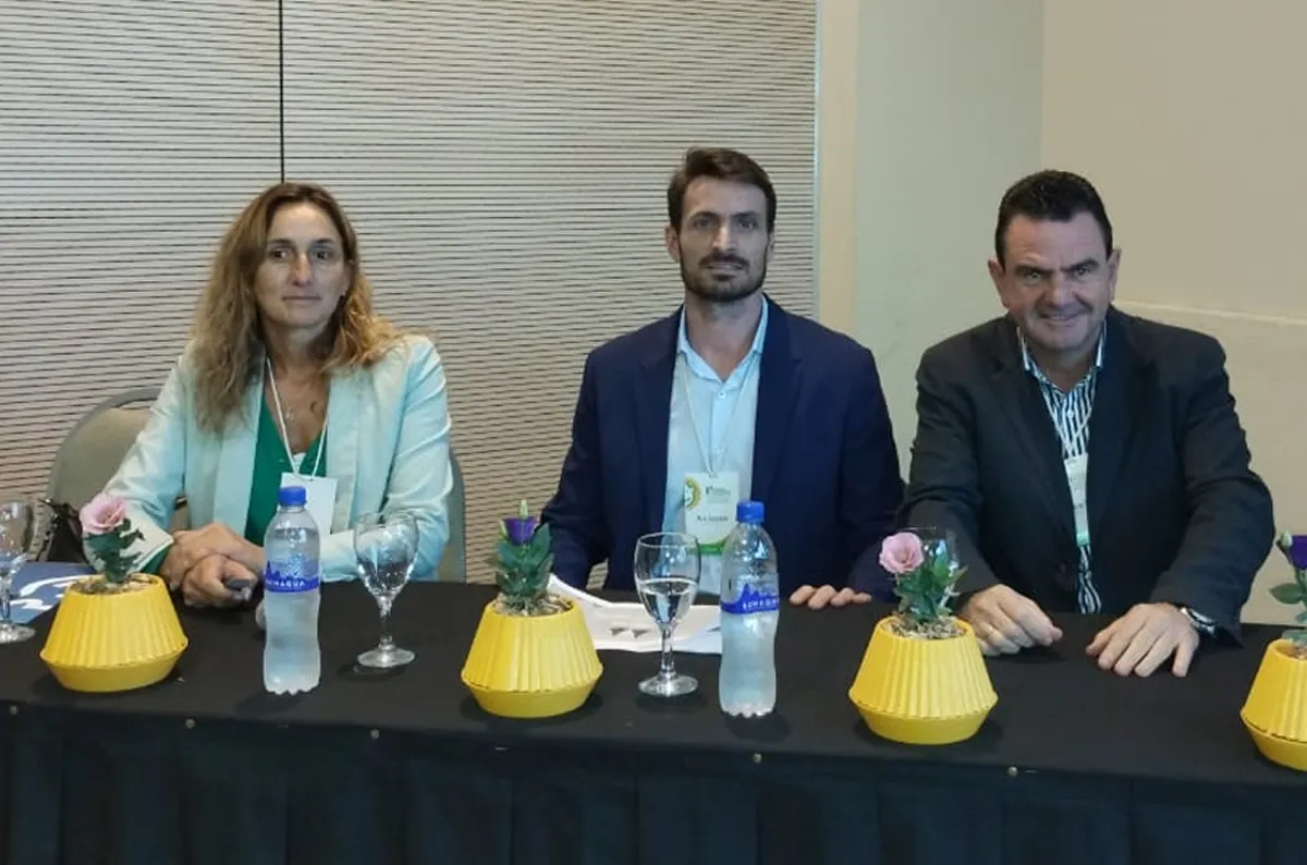 Evangelina Vigna en la mesa