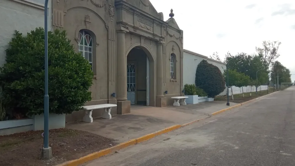 Cementerio columnas