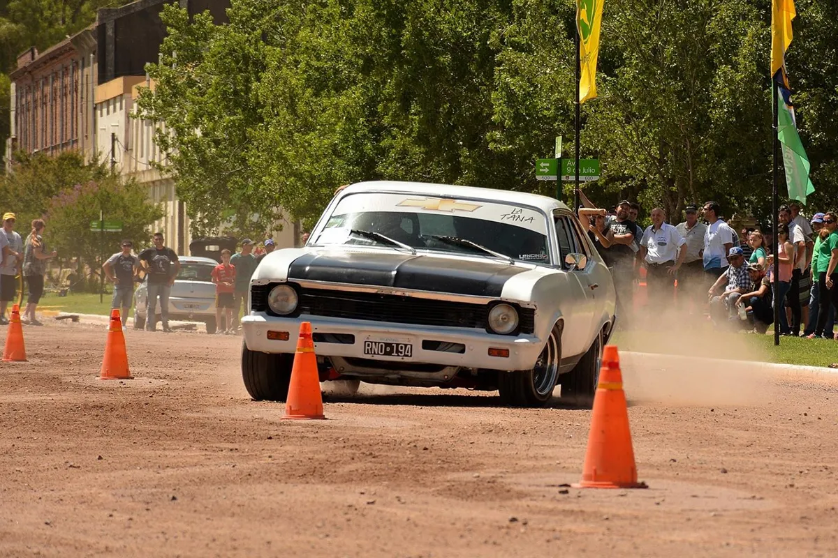 Encuentro autos y motos habilidad