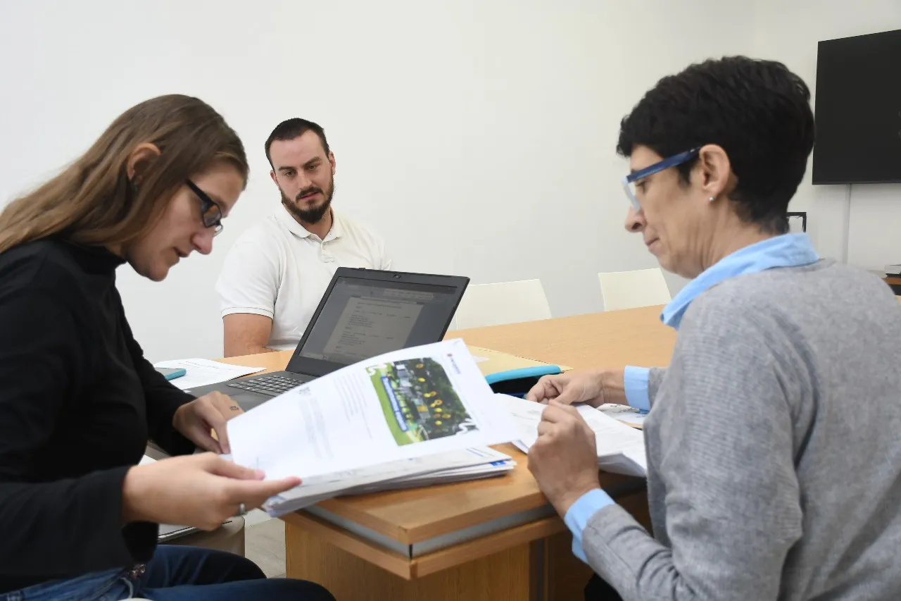 aaf5a51f-b6d1-4e4f-a250-1c7c109b9fc0