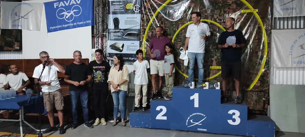 PODIO DE LA CLASE CLUB - CARLOS SINCOVICH DIRECTOR - 15-11-25