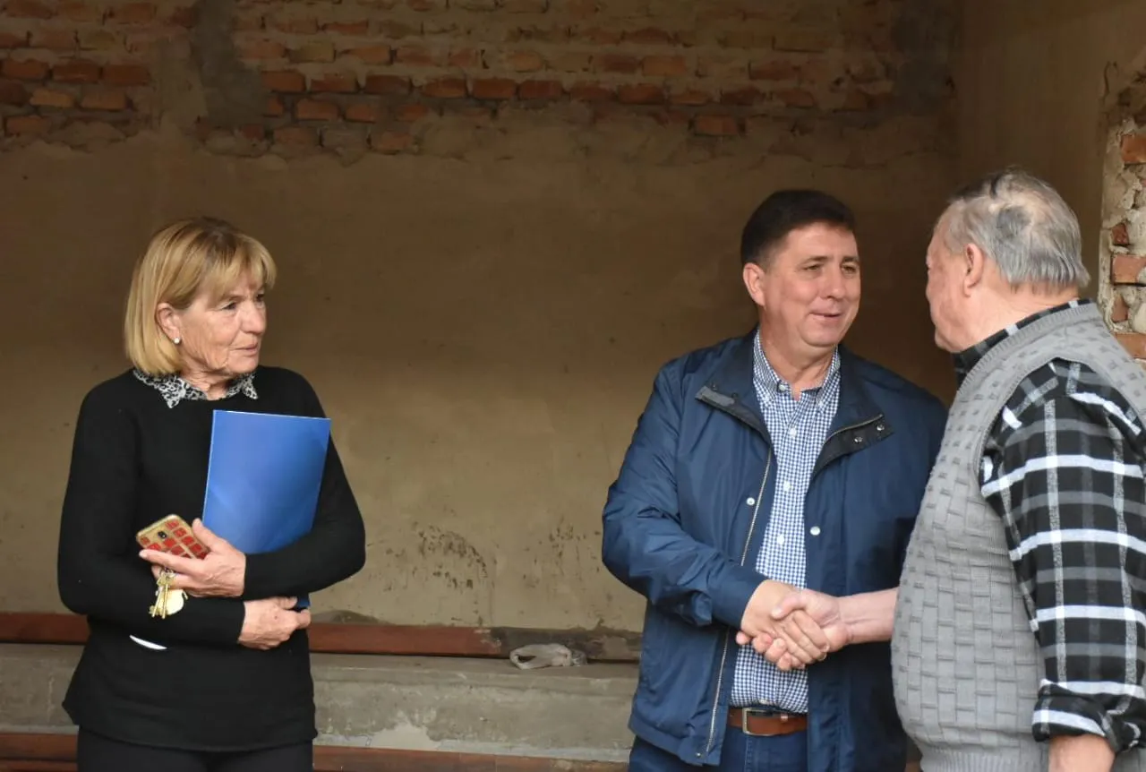 b01bbf81-29f3-484e-80ee-6bc581c690e2